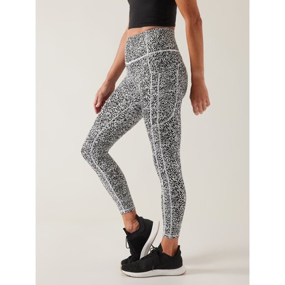 Athleta Ultimate Stash II Textured 7/8 Leggings, Black & White, XL - Picture 1 of 8